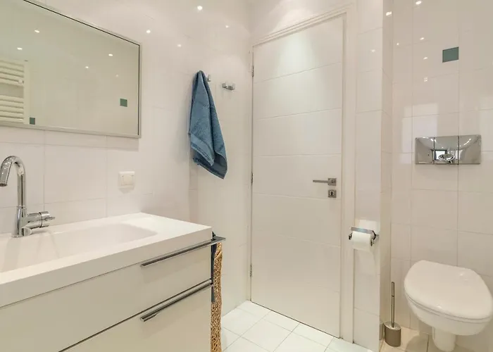 Something Different In アパート